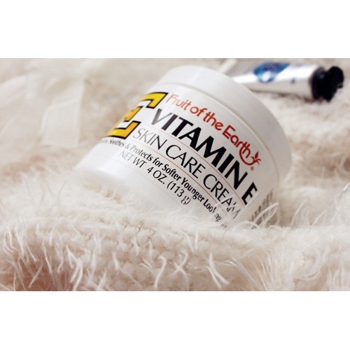Kem dưỡng da dưỡng ẩm Vitamin E Fruit of the Earth skin care cream cho mặt tay và body chống lão hóa 113g