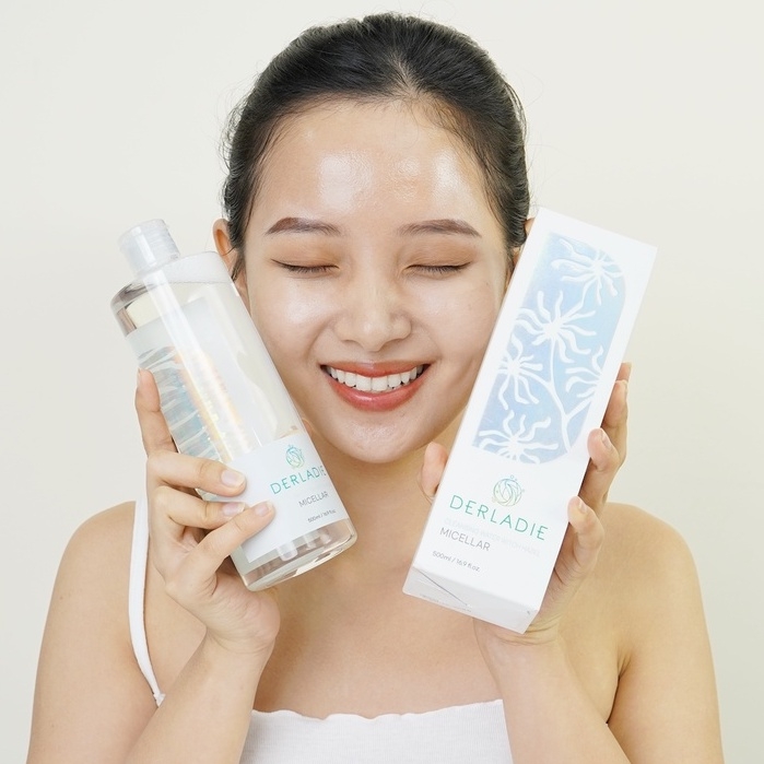 Nước tẩy trang Derladie Cleansing Water Witch Hazel dành cho da mụn 500ml