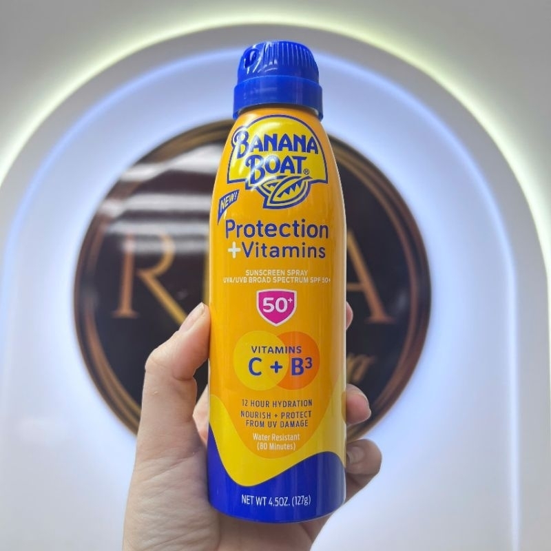 Xịt chống nắng Banana Boat Protection + Vitamins Moisturizing Sunscreen Spray SPF 50