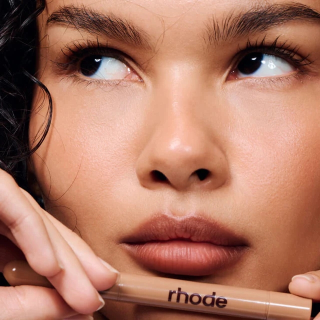 Chì kẻ viền môi Rhode The Peptide Lip Shape