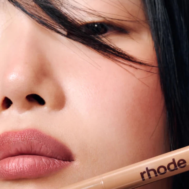 Chì kẻ viền môi Rhode The Peptide Lip Shape