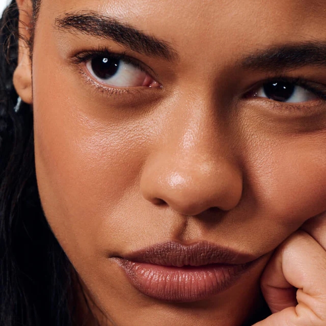 Chì kẻ viền môi Rhode The Peptide Lip Shape