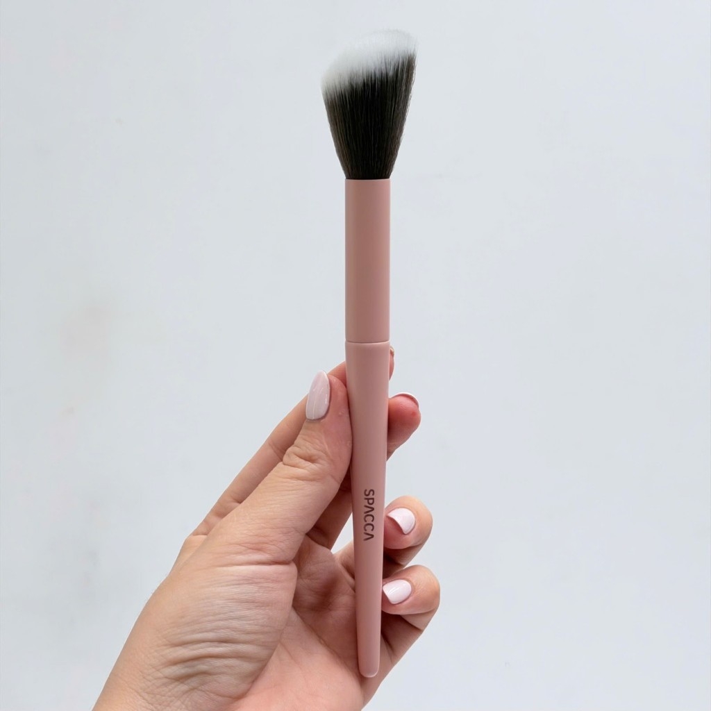 Cọ Má Hồng Phấn Đầu Vát Lông Nhân Tạo Mềm Mịn, Cán Hồng SPACCA Blush Brush P02