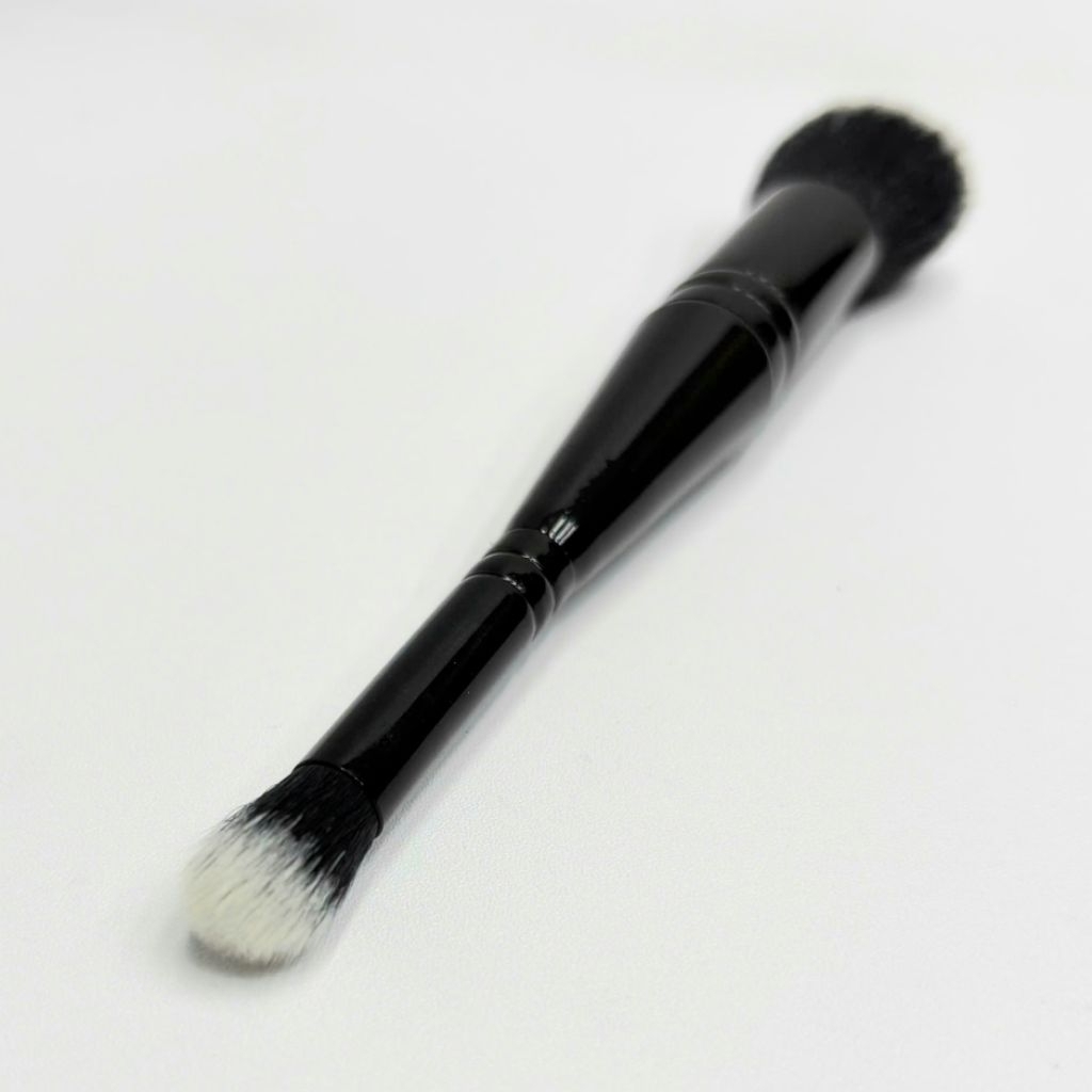 Cọ 2 đầu kem nền và kem che khuyết điểm Amora Dual-Ended Foundation & Concealer Brush DE01