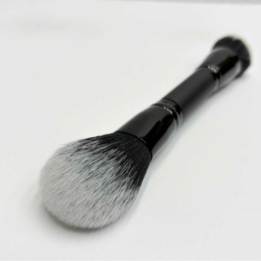 Cọ 2 đầu tán phấn phủ và kem Amora Dual-Ended Cream & Powder Makeup Brush DE04