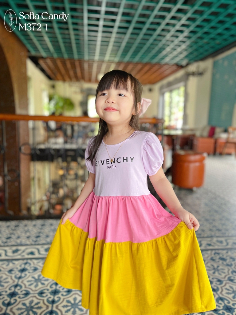 Đầm suông fom rộng in cô gái chân dài siêu cute
