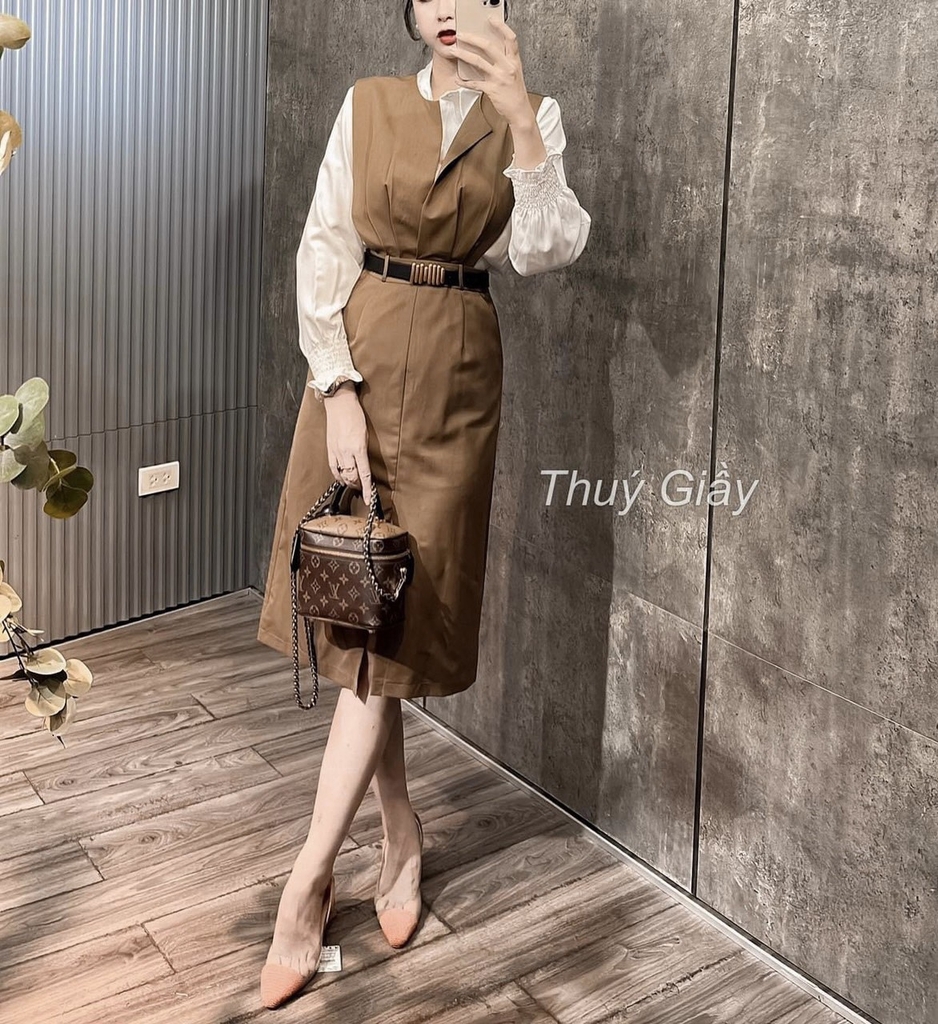 SET ÁO GILE CARO XANH DƯƠNG + ÁO CROPTOP TRẮNG + CHÂN VÁY XẾP LY - Buy SET  ÁO GILE CARO XANH DƯƠNG + ÁO CROPTOP TRẮNG + CHÂN VÁY XẾP LY