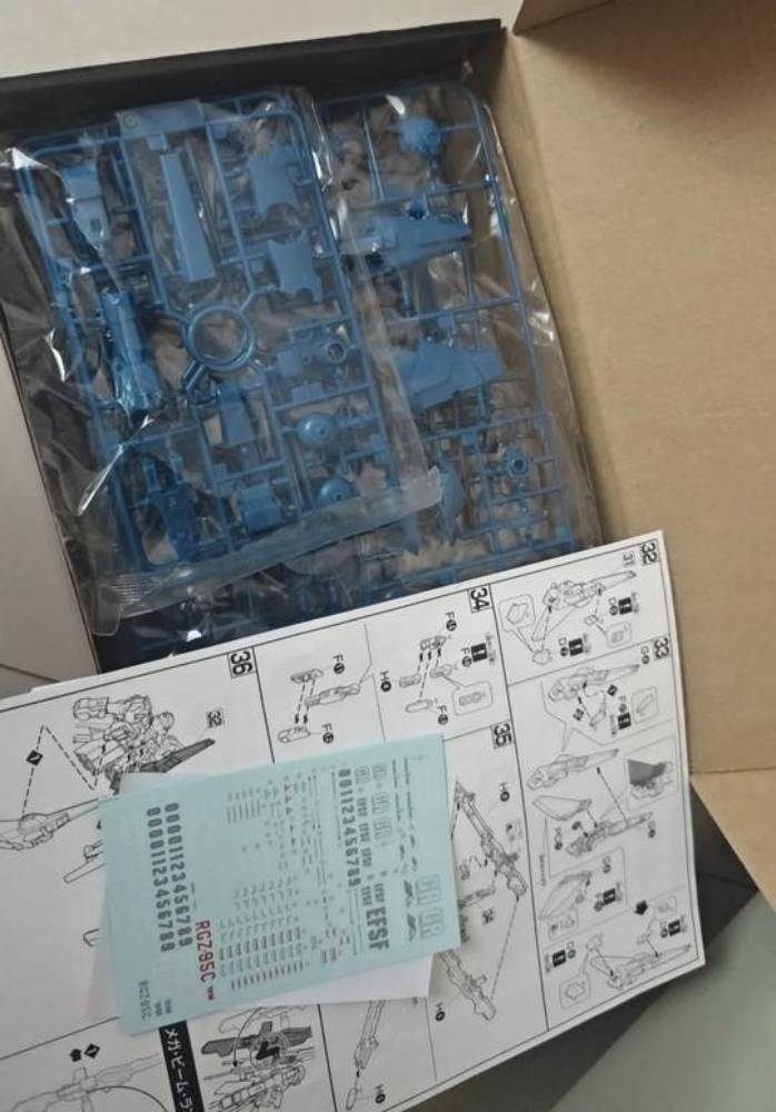 Mô hình lắp ráp HG 1/144 ReZEL Commander Type RGZ-95C - Trident Model