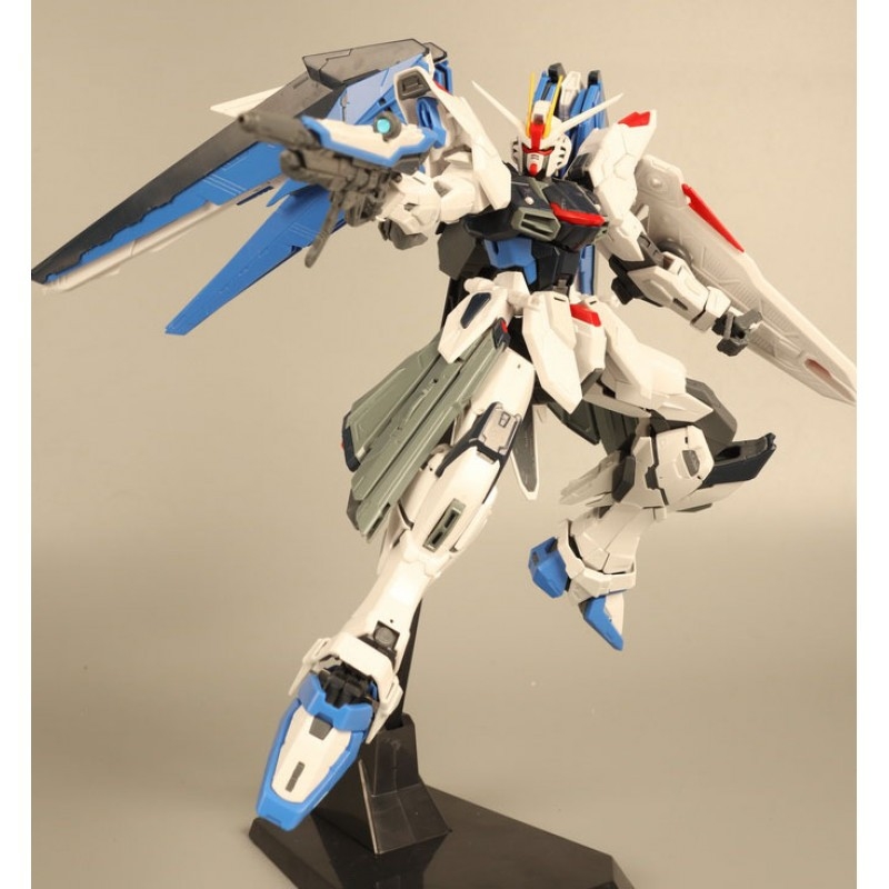 Mô hình lắp ráp MG 1/100 Gundam Freedom 2.0 6650 - Daban