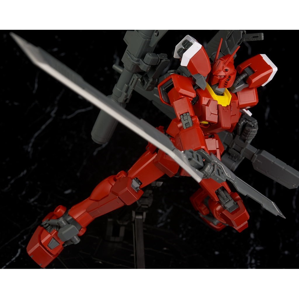Mô hình Gunpla 1/100 MG Gundam Amazing Red Warrior Bandai