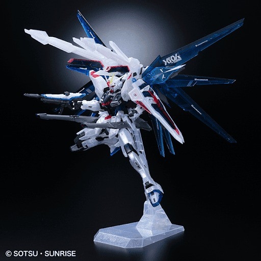 Mô hình lắp ráp MG 1/100 FREEDOM GUNDAM Ver.2.0 THE G-BASE CLEAR COLOR bandai