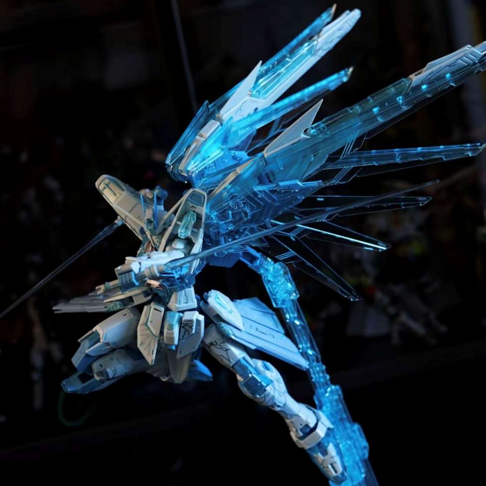 Mô hình lắp ráp Mg 1/100 Freedom 2.0 Glacier Ice Blue Cross Contrast Color
