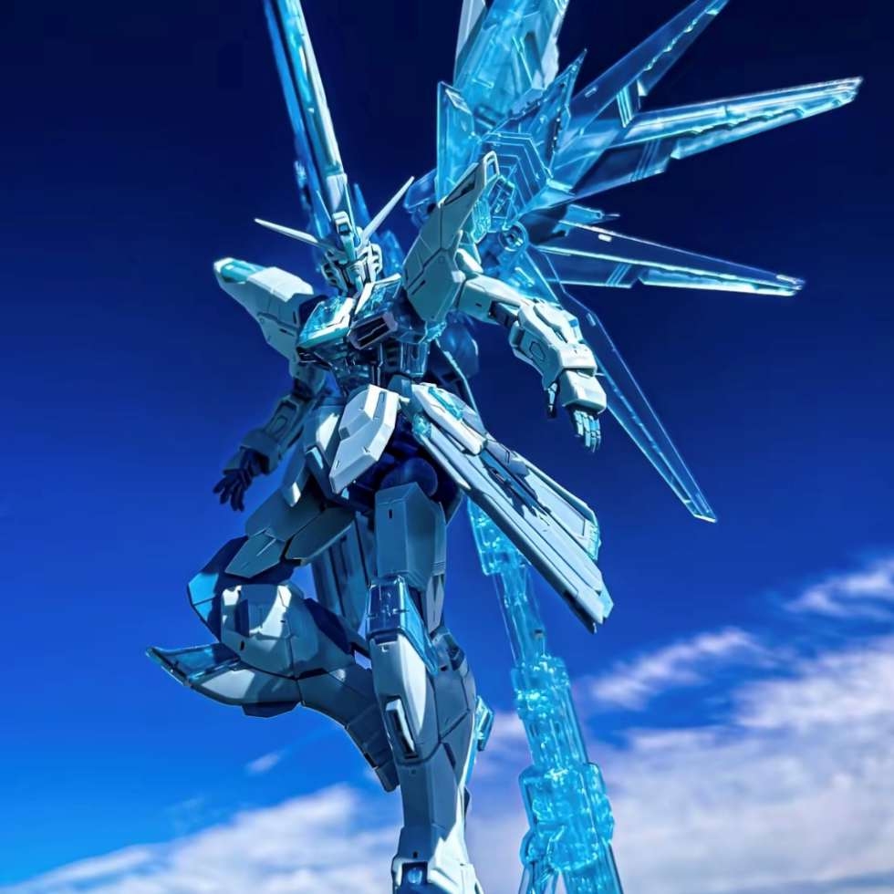 Mô hình lắp ráp Mg 1/100 Freedom 2.0 Glacier Ice Blue Cross Contrast Color