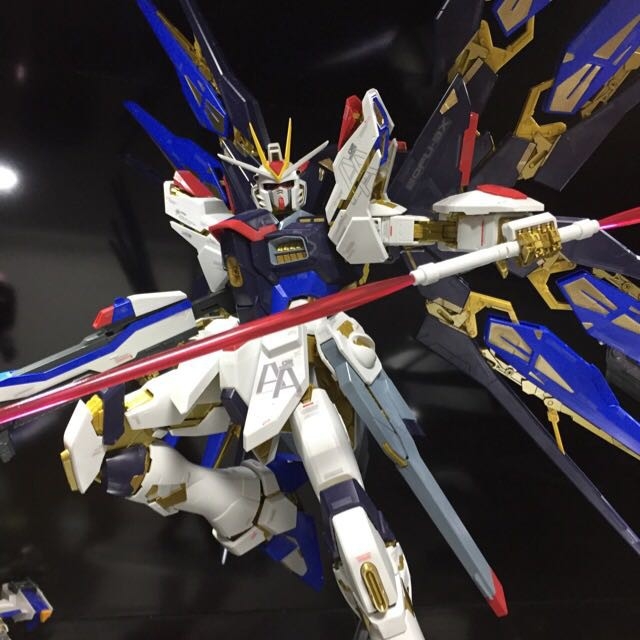 Mô hình lắp ráp PG 1/60 Strike Freedom Gundam daban