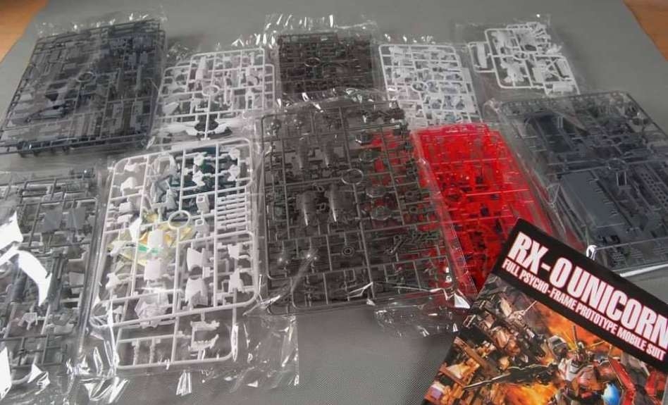 Mô hình lắp ráp MG 1/100 Unicorn Gundam + MS Cage 6636 Daban