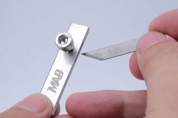 Dụng cụ hỗ trợ tạo line đường cong - thẳng Madworks MT001 Line Carving Guide chisel