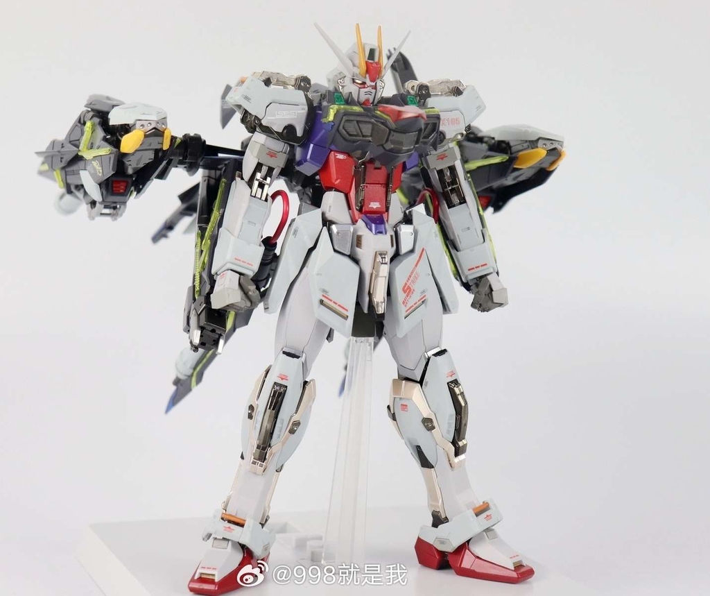 Mô hình lắp ráp MG 1/100 Lightning Strike Gundam striker ver MB 8830 Daban