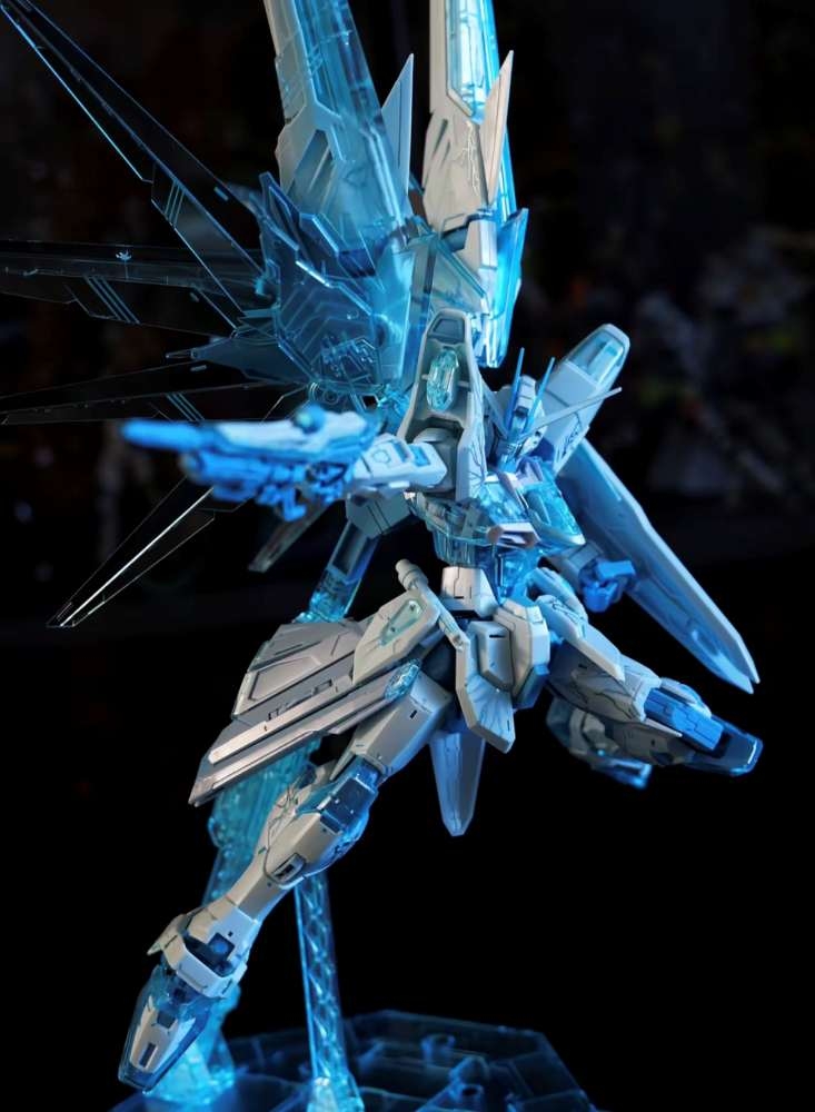 Mô hình lắp ráp Mg 1/100 Freedom 2.0 Glacier Ice Blue Cross Contrast Color