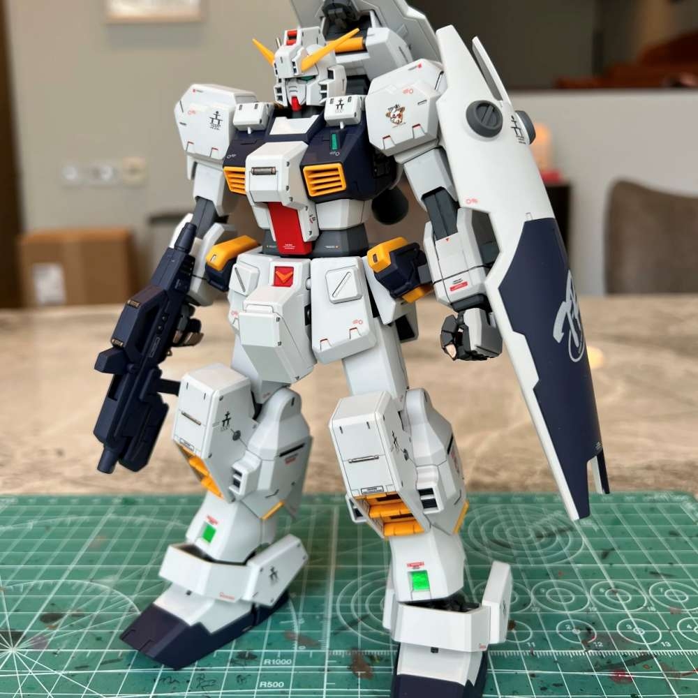 Mô hình lắp ráp MG 1/100 RX-121-1 Gundam TR-1 Hazel Custom TR1 - M model