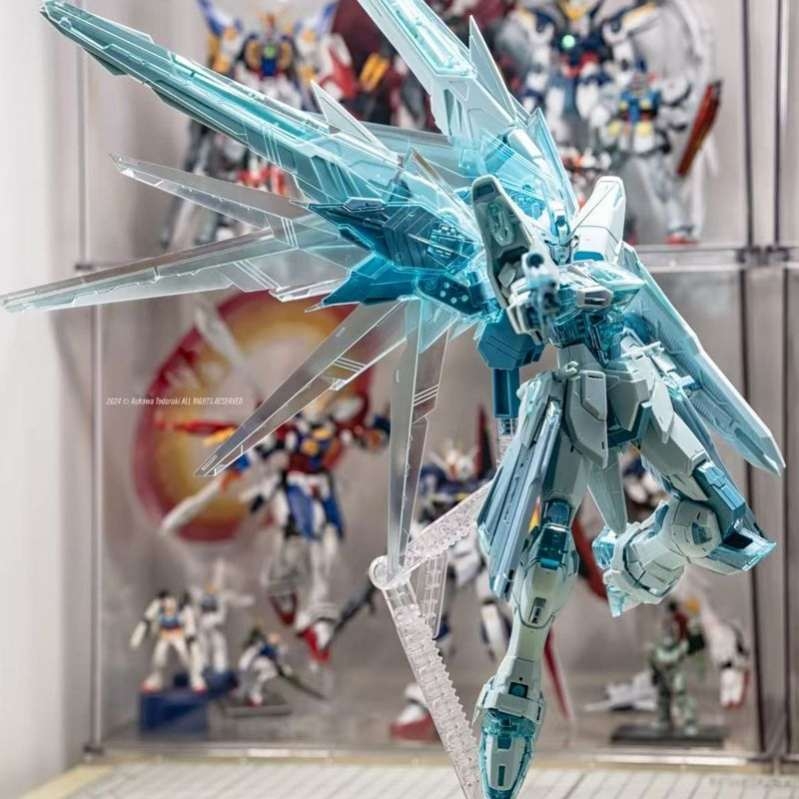 Mô hình lắp ráp Mg 1/100 Freedom 2.0 Glacier Ice Blue Cross Contrast Color