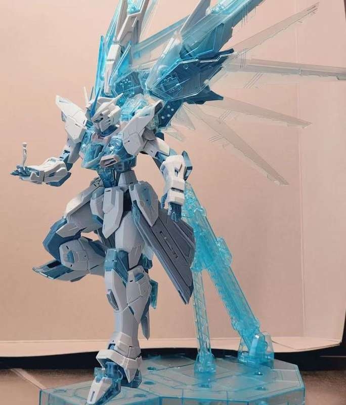 Mô hình lắp ráp Mg 1/100 Freedom 2.0 Glacier Ice Blue Cross Contrast Color