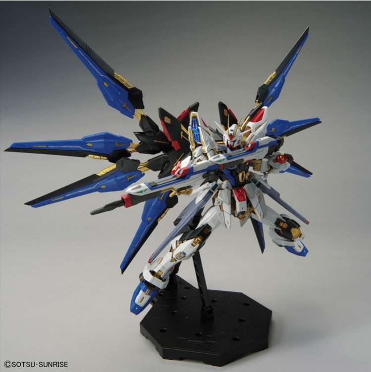 Mô hình lắp ráp MGEX 1/100 Strike freedom gundam - Bandai