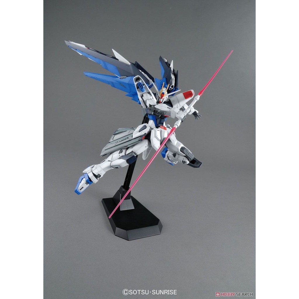 Mô hình lắp ráp MG 1/100 Gundam Freedom ver 2.0 - BANDAI