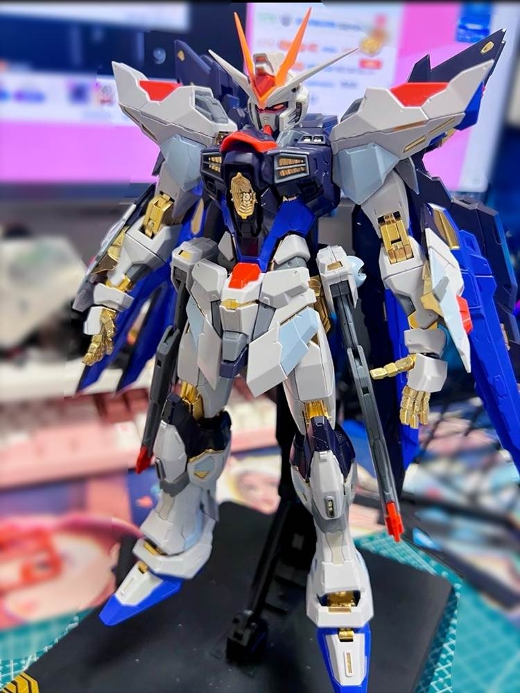 Mô hình lắp ráp MG Strike Freedom Soul Blue ver MB 1/100 8802S daban