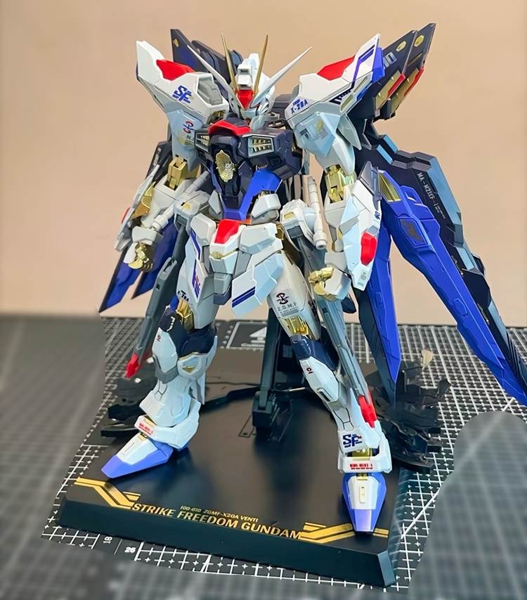 Mô hình lắp ráp MG Strike Freedom Soul Blue ver MB 1/100 8802S daban
