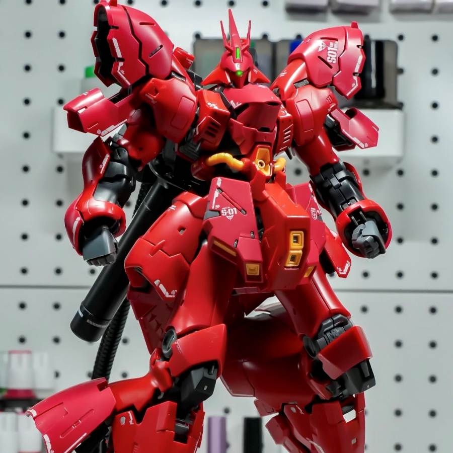 Mô hình lắp ráp RG 1/144 Sazabi - STAR model