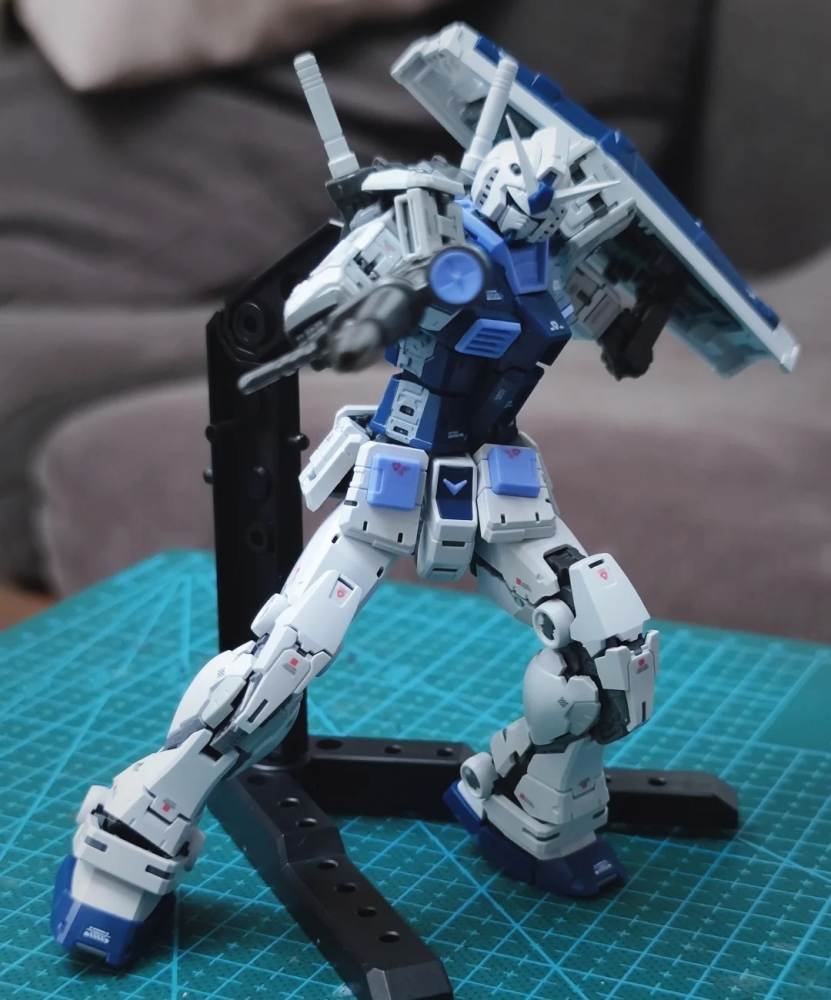 Mô hình lắp ráp RG 1/144 RX-78-2 RX78 2.0 Gundam base (blue color) - Changlong model