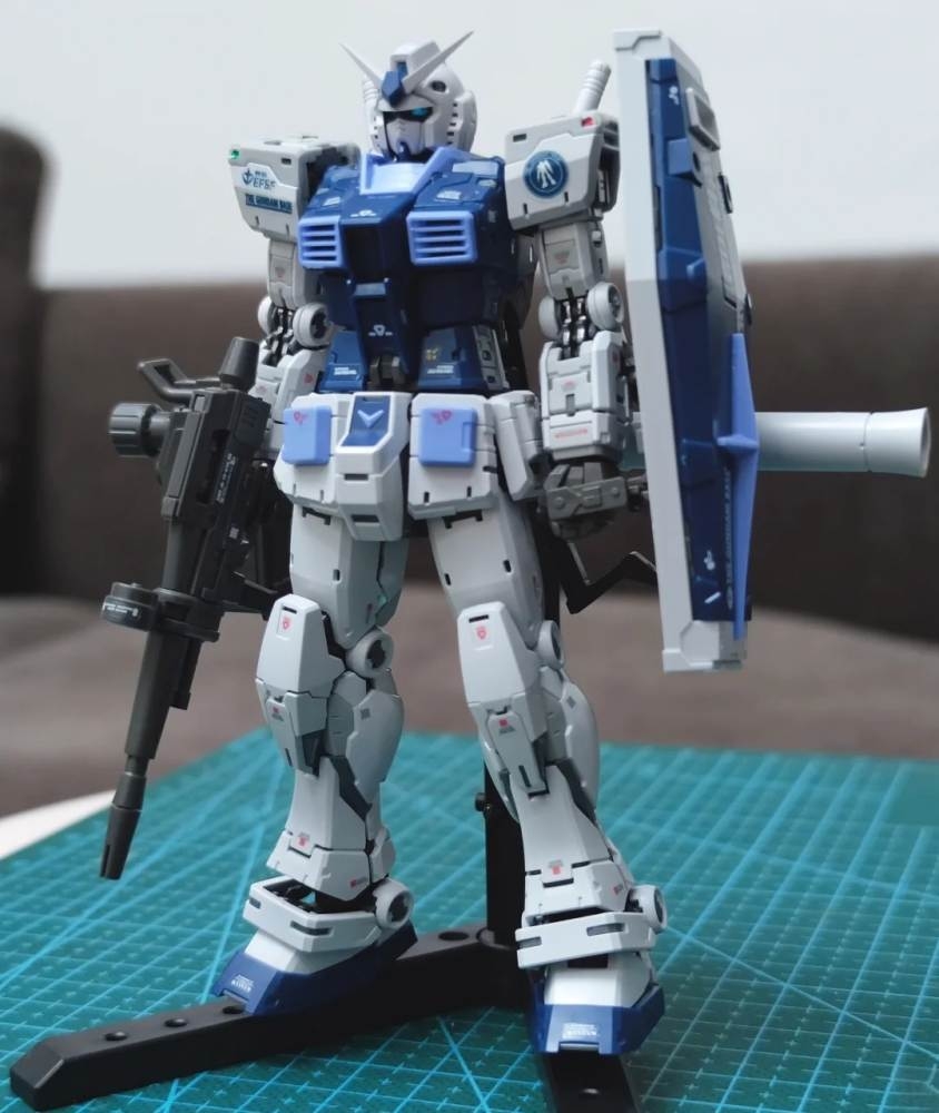 Mô hình lắp ráp RG 1/144 RX-78-2 RX78 2.0 Gundam base (blue color) - Changlong model