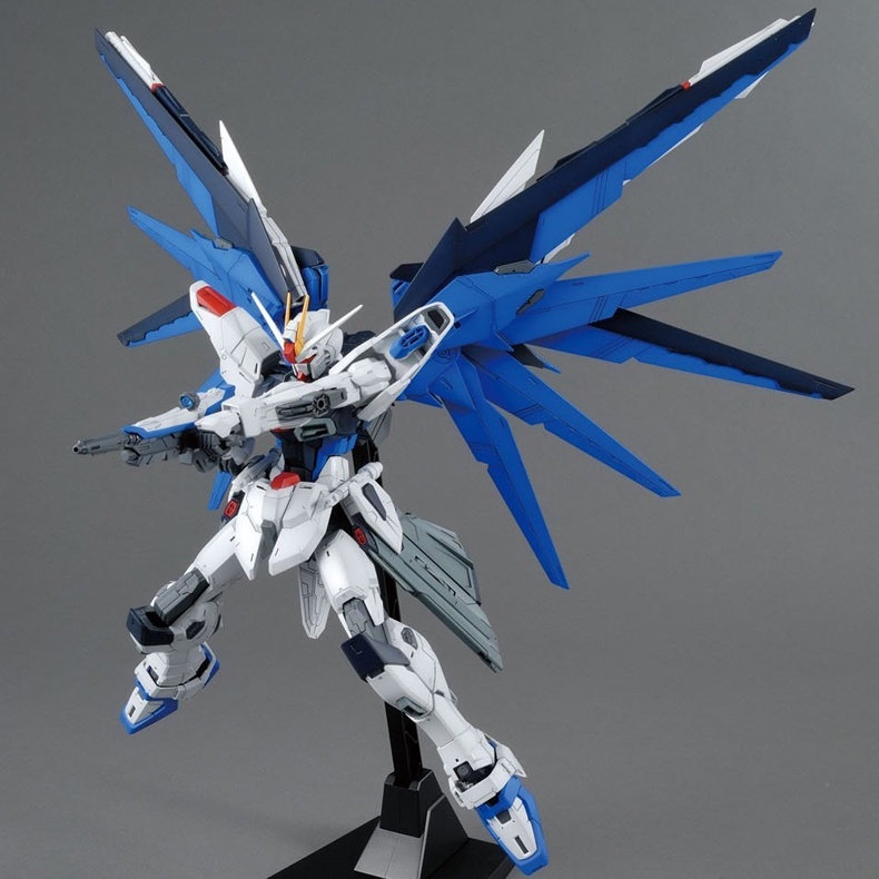 Mô hình lắp ráp MG 1/100 Gundam Freedom 2.0 6650 - Daban