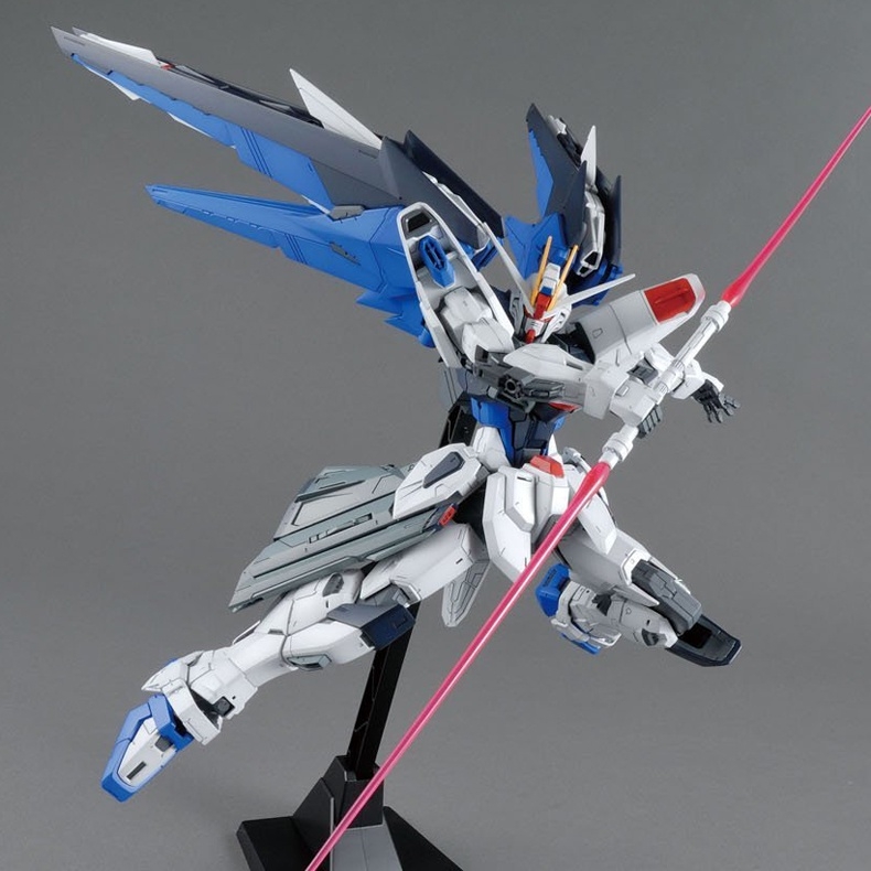 Mô hình lắp ráp MG 1/100 Gundam Freedom 2.0 6650 - Daban