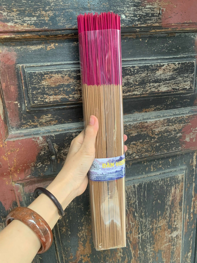 Nhang Que Đàn Hương Có Tăm (bó dài 38cm thơm đậm)