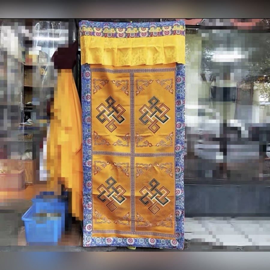Rèm Gấm Thêu Biểu Tượng Kalachakra Và Bát Cát Tường Kết Hợp