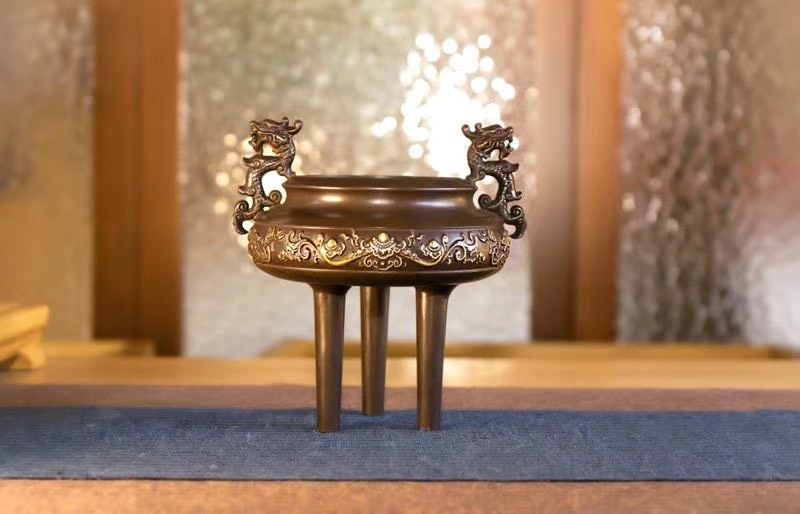 Lư hương chân cao (Đỉnh trầm chân cao)