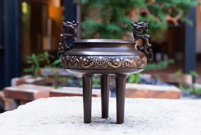 Lư hương chân cao (Đỉnh trầm chân cao)