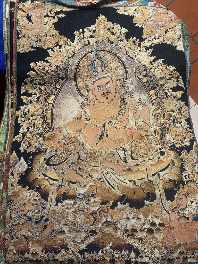 Tranh Thangka thêu Dzambala Hoàng Thần Tài