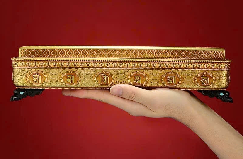 Lư hương truyền thống tây tạng khắc nổi Bát Kiết Tường và thần chú Omanipadmehums dài 30 cm