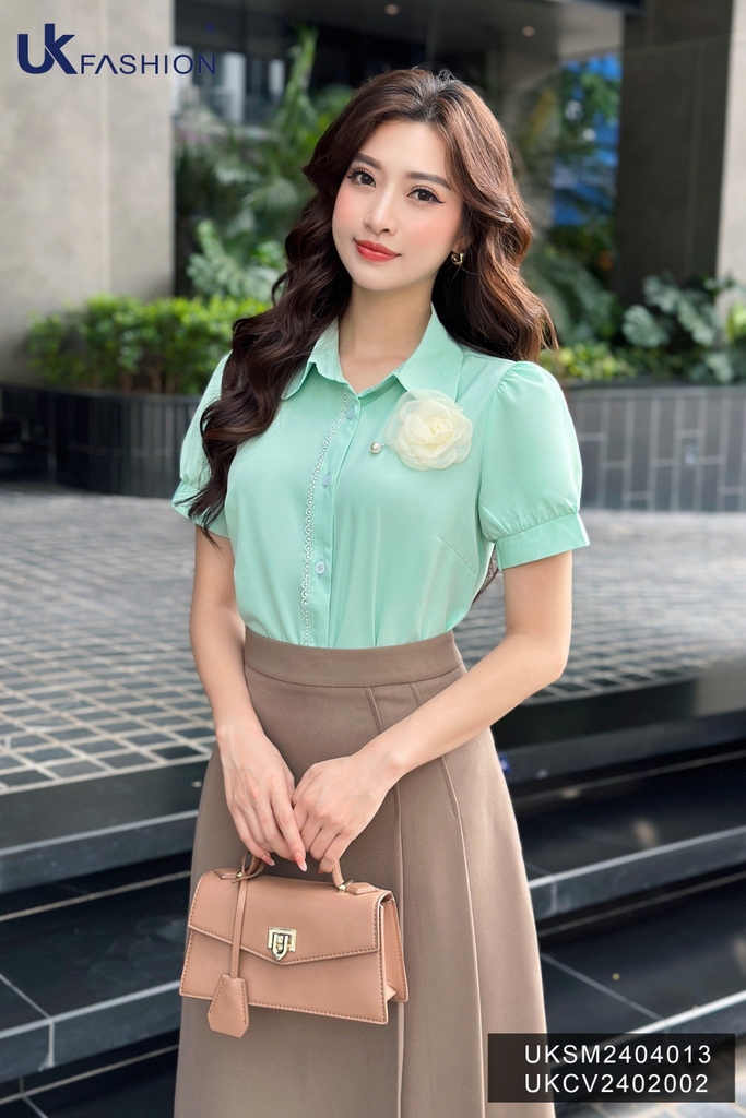 Sơ mi cổ sen kê ren nẹp xinh xắn, điệu đà, hợp dáng cơ bản UKSM2404013
