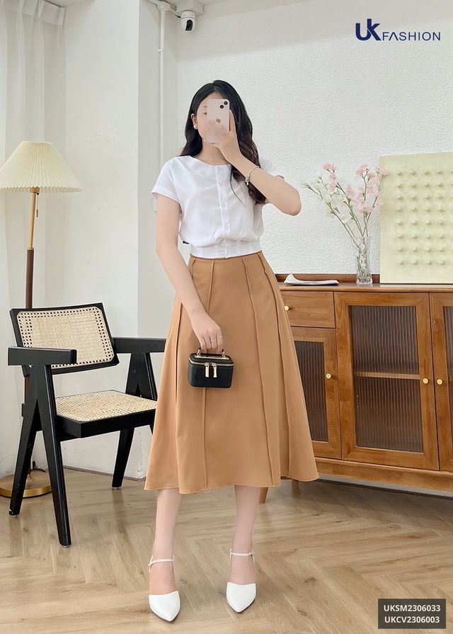 Áo Sơ Mi Vai Chờm Cổ Thuyền UK Fashion Trẻ Trung, Dễ Mặc, Dễ Phối UKSM2306033