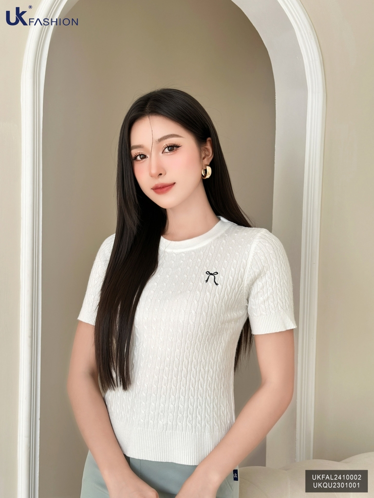 Áo Len Cộc Tay Thêu Nơ UK Fashion Công Sở Nữ Nữ Tính, Thanh Lịch Vải Mềm Mịn UKFAL2410002