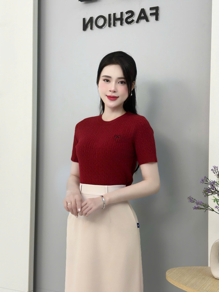 Áo Len Cộc Tay Thêu Nơ UK Fashion Công Sở Nữ Nữ Tính, Thanh Lịch Vải Mềm Mịn UKFAL2410002