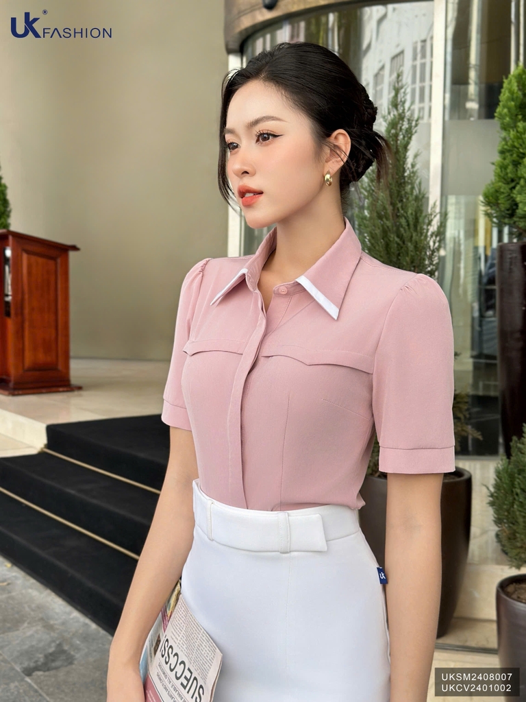 Sơ mi ngắn tay diễu ngực phối lá cổ xinh xắn, dễ mặc UKSM2408007