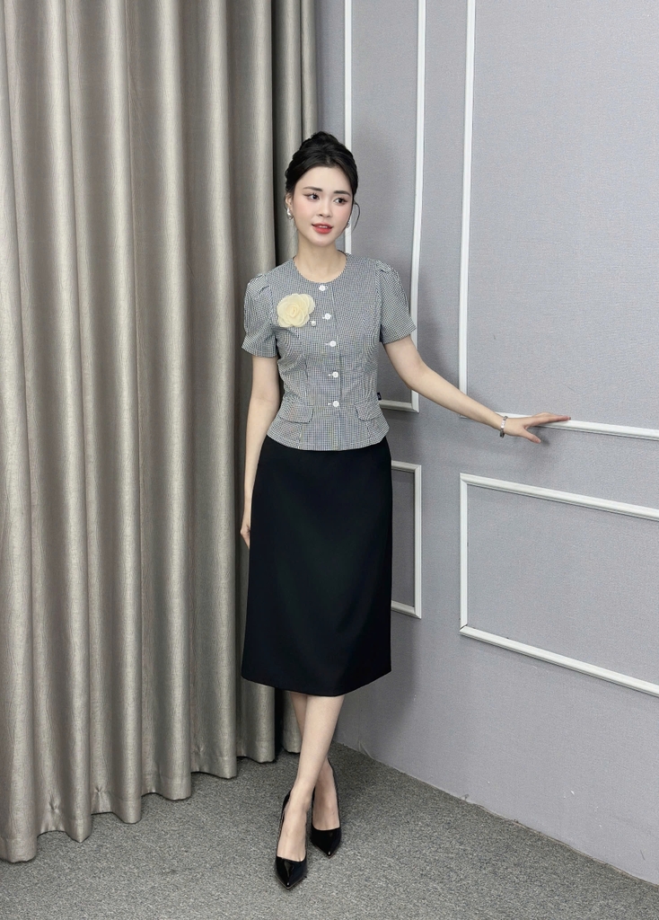 Sơ mi kẻ ôm vừa 2 nắp túi kẻ ô nhỏ, kiểu dáng dễ mặc, tôn dáng UKSM2501015
