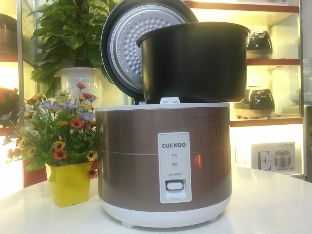 Nồi cơm điện Cuckoo 1.8L CR1065 ( Nâu)
