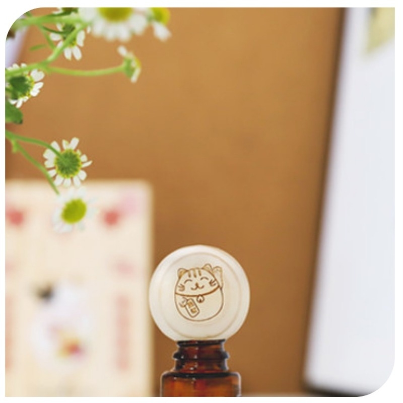 Hàng Trưng Bày - (QUÀ TẶNG) Gỗ Thông Tròn MÈO THẦN TÀI – Khuếch Tán Tinh Dầu Thơm Phòng Siêu Tiện Lợi