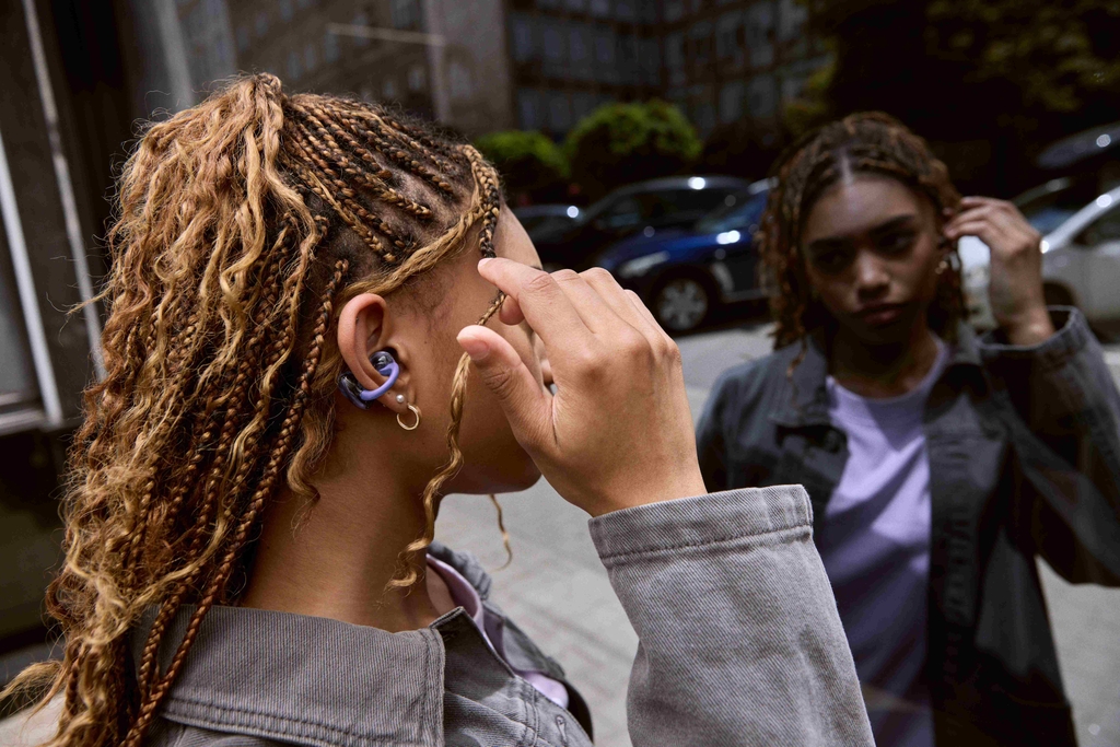 jbl-soundgear-clips-2