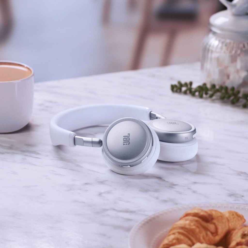 tai nghe JBL Live 680NC